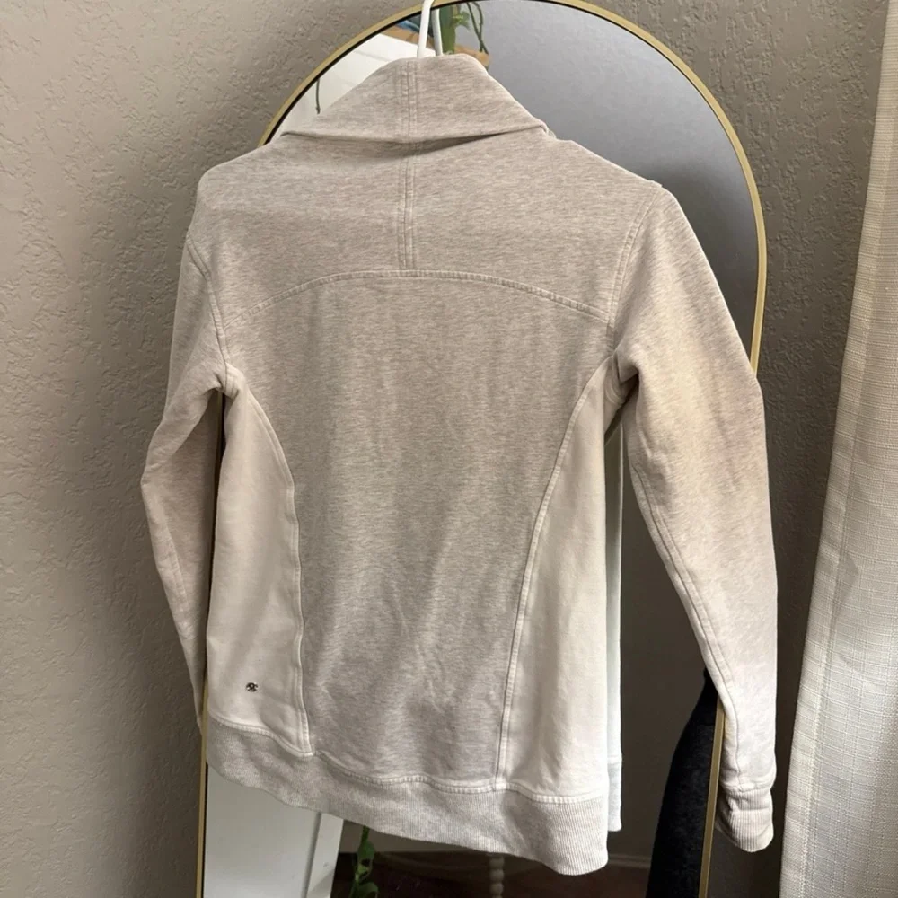 Lululemon On the Double pullover - Picture 9 of 9